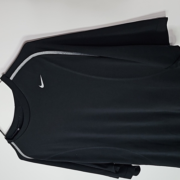 Nike large black athletic short sleeve - Picture 3 of 7